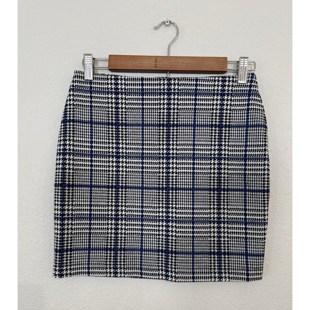 Express Women’s XS Mini Skirt Plaid Black White Blue Stretch